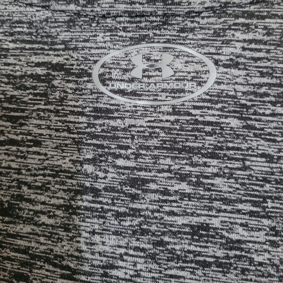 Ladies Under Armour Shirt - small - Picture 4 of 4